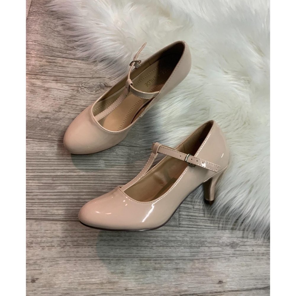 Chase + Chloe KONA 6 T-Strap Vintage pump …